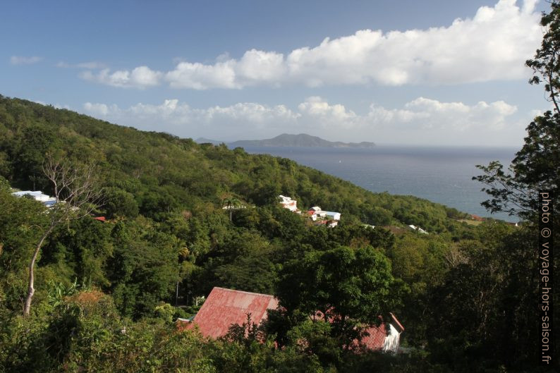 Nouvelles maisons en haut de la Route de Matouba. Photo © Alex Medwedeff