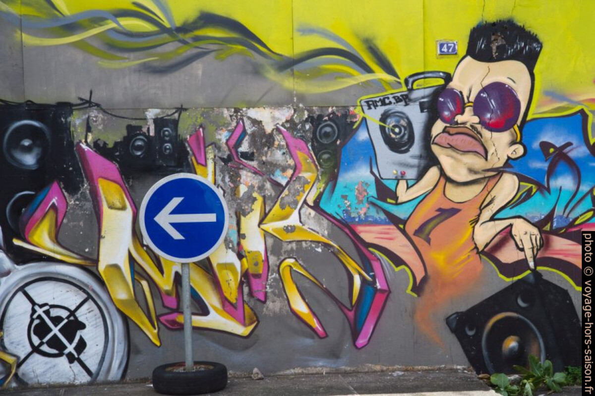 Graffiti à Basse-Terre. Photo © Alex Medwedeff