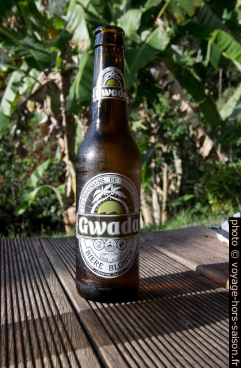 Bouteille de bière guadeloupéenne Gwada. Photo © André M. Winter