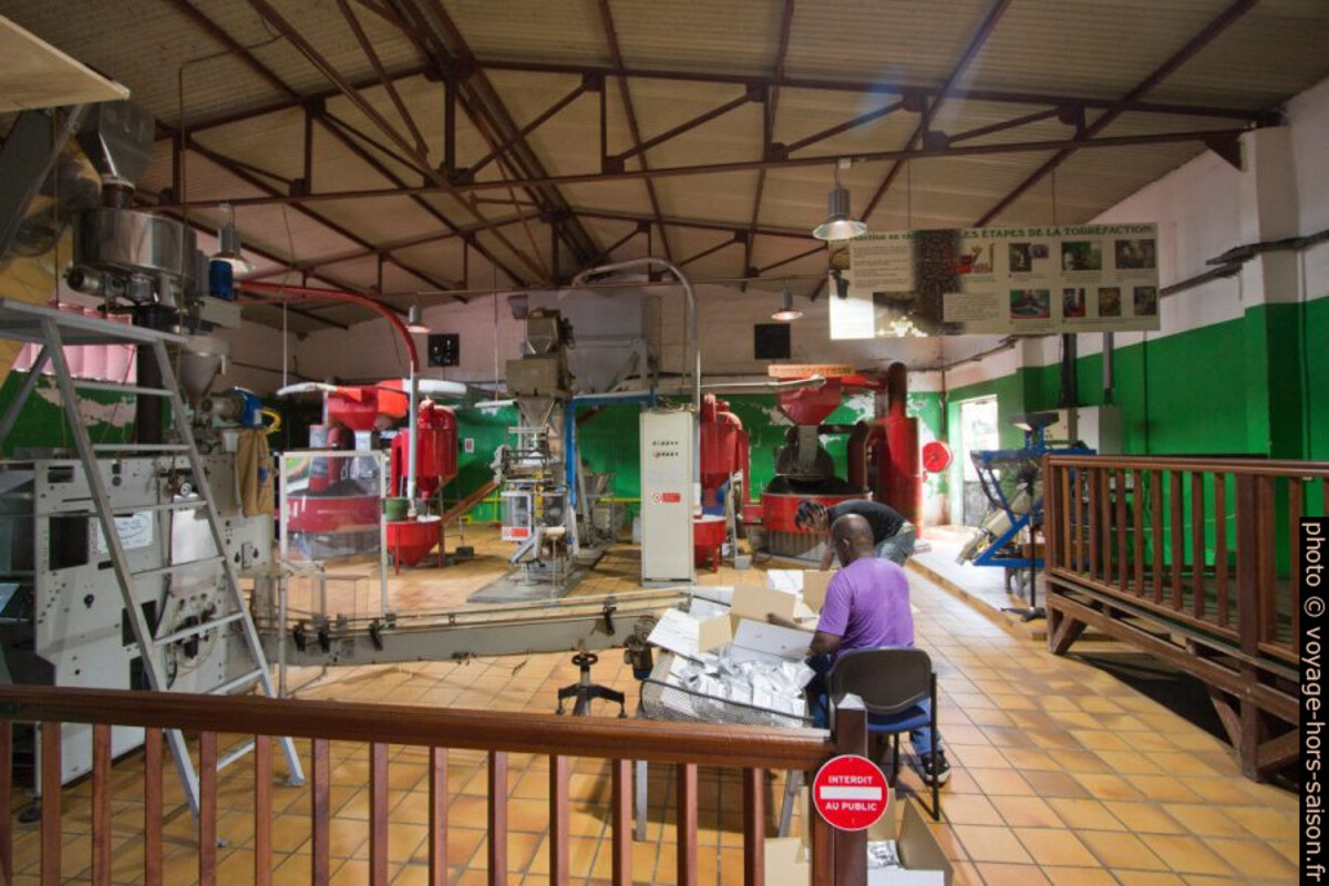 Halle de torréfaction de Café Chaulet. Photo © Alex Medwedeff