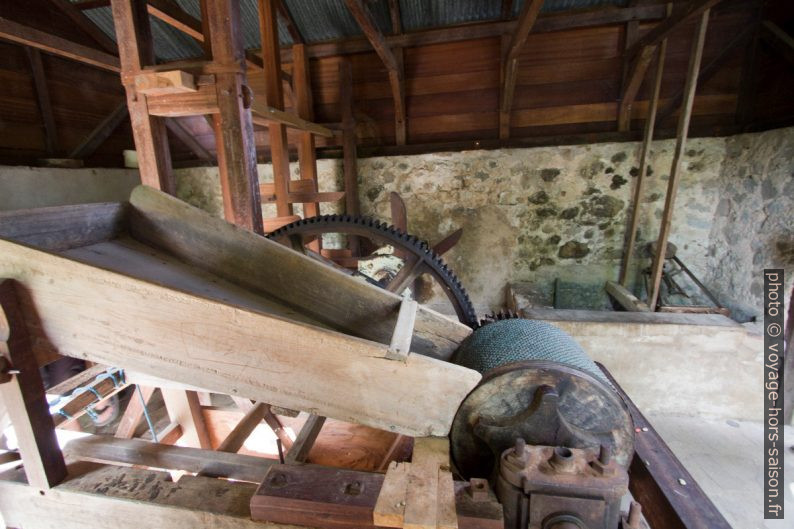 Moulin à buchette pour le décerisage du café. Photo © André M. Winter