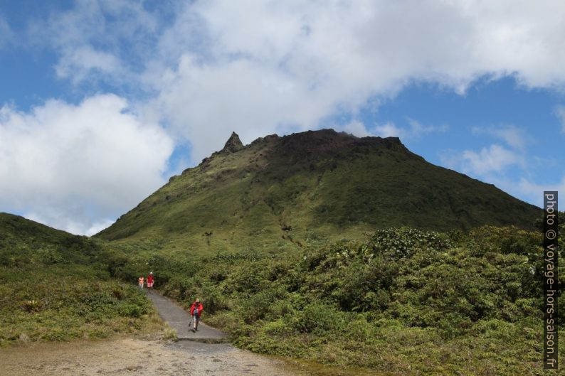 La Soufrière vue du haut du Pas du Roy. Photo © André M. Winter