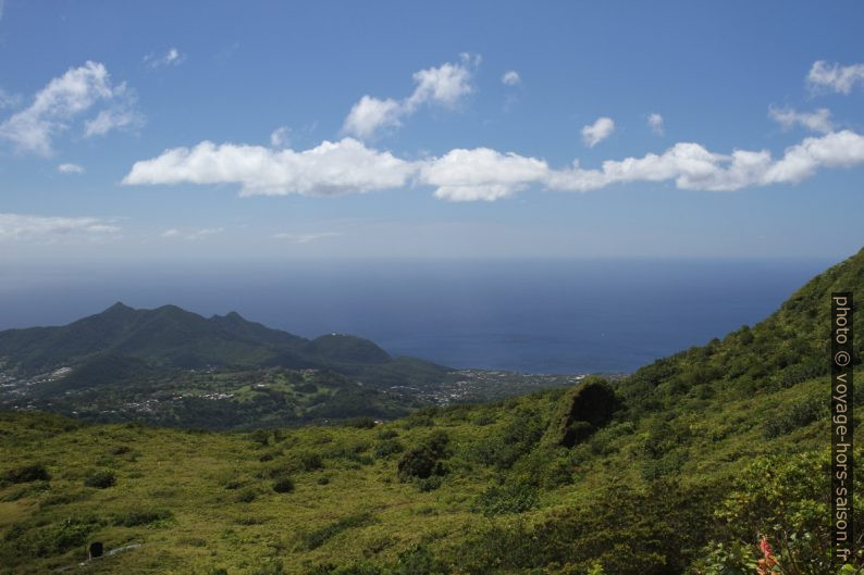 Monts Caraïbes et le Houëlmont. Photo © Alex Medwedeff