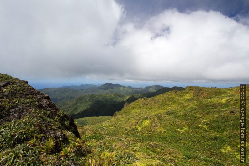 Vue du Piton de Saussure vers le nord-ouest. Photo © André M. Winter