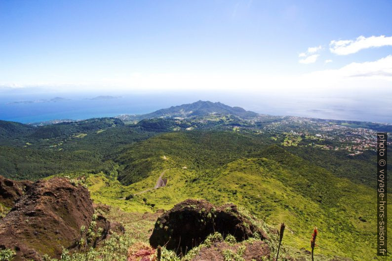 Panorama sur le sud de Basse Terre. Photo © André M. Winter