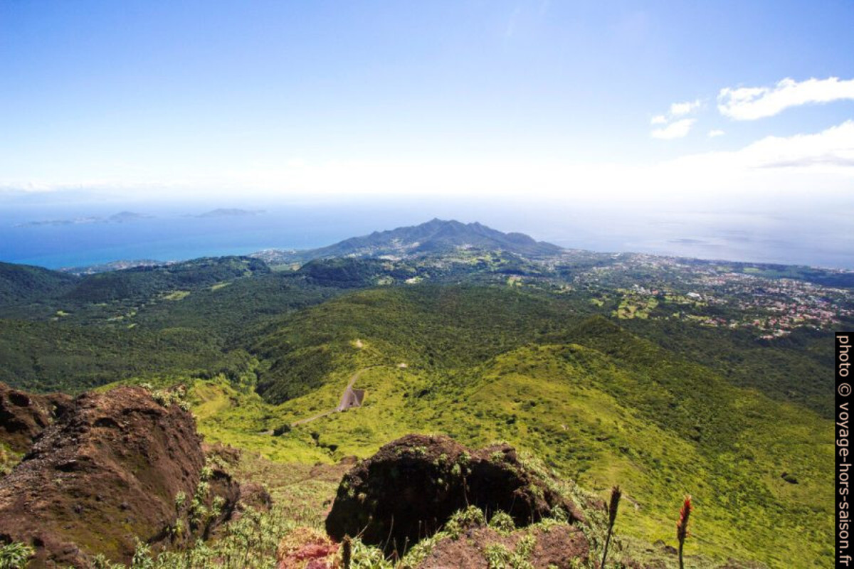 Panorama sur le sud de Basse Terre. Photo © André M. Winter