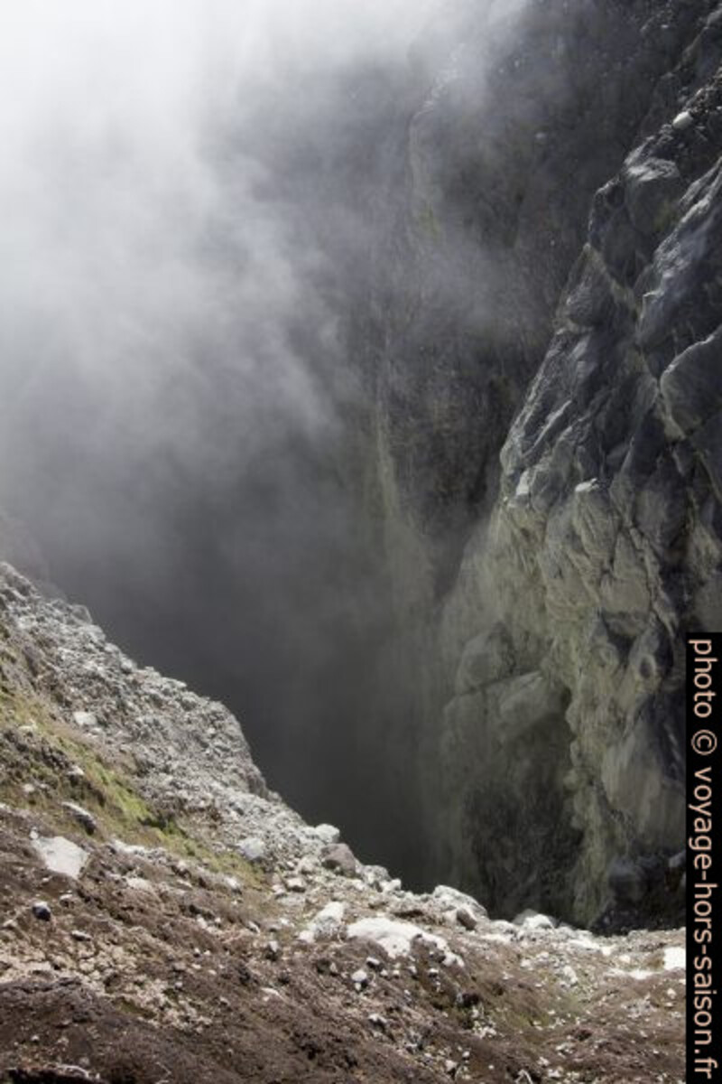 Vue dans le Gouffre Tarissan. Photo © André M. Winter