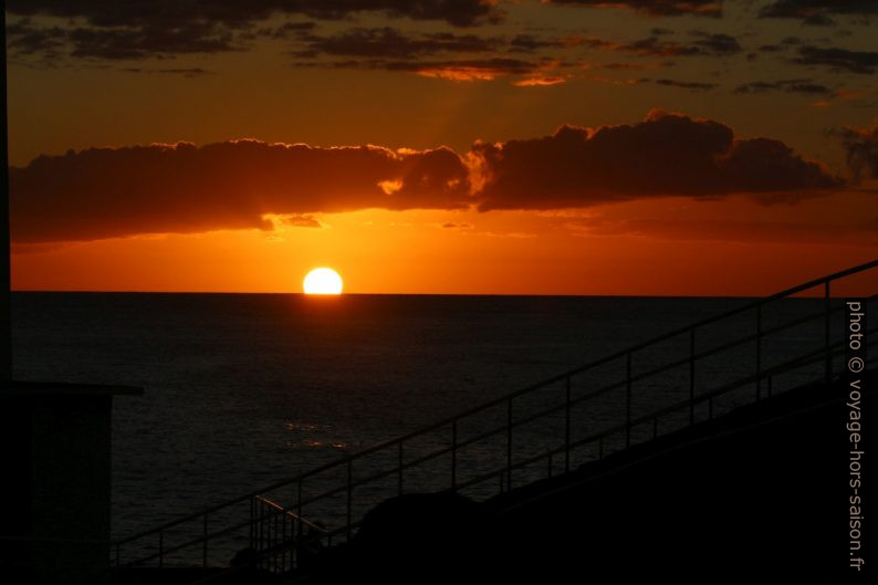 Le soleil se couche dans la mer. Photo © André M. Winter