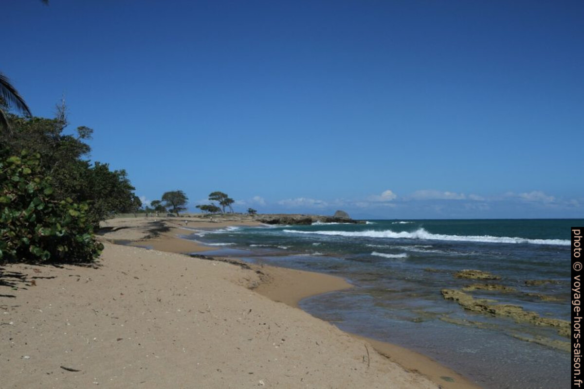 Anse de Nogent. Photo © Alex Medwedeff