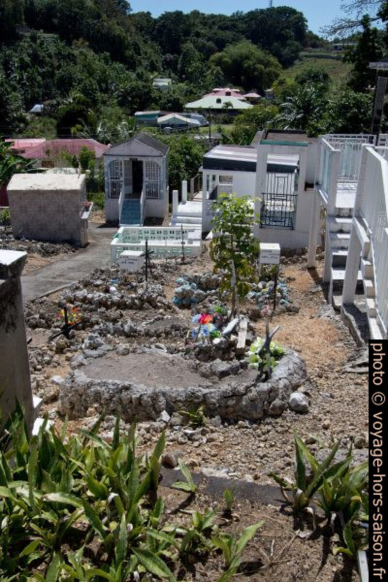 Cimetière de Vieux-Bourg. Photo © André M. Winter