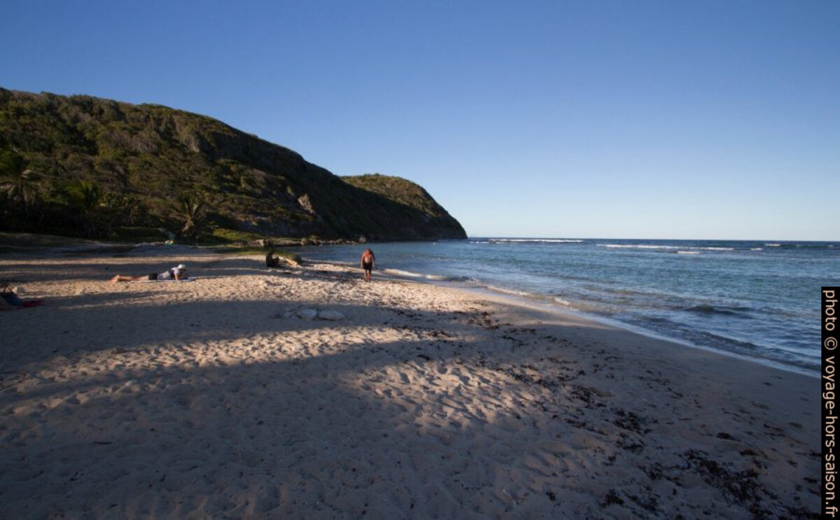 Plage de l'Anse Maurice et le cap Grand Pavé. Photo © André M. Winter