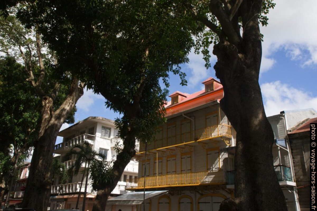 Maisons de la Place de la Victoire. Photo © Alex Medwedeff