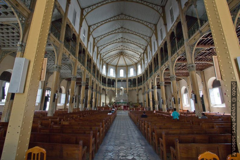 Nef en acier de l'église Saint-Pierre-et-Saint-Paul de Pointe-à-Pitre. Photo © André M. Winter