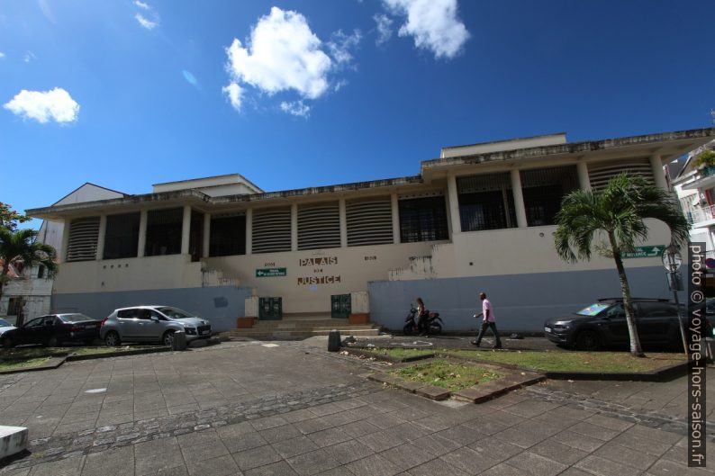 Palais de Justice de Pointe-à-Pitre. Photo © André M. Winter