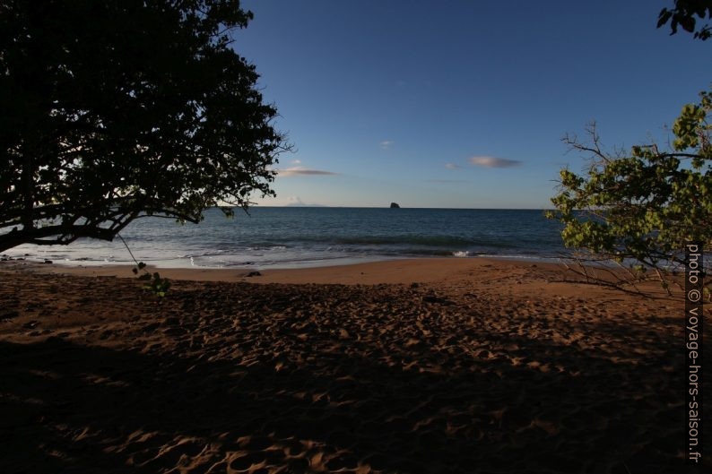 Plage de Clugny le soir. Photo © André M. Winter