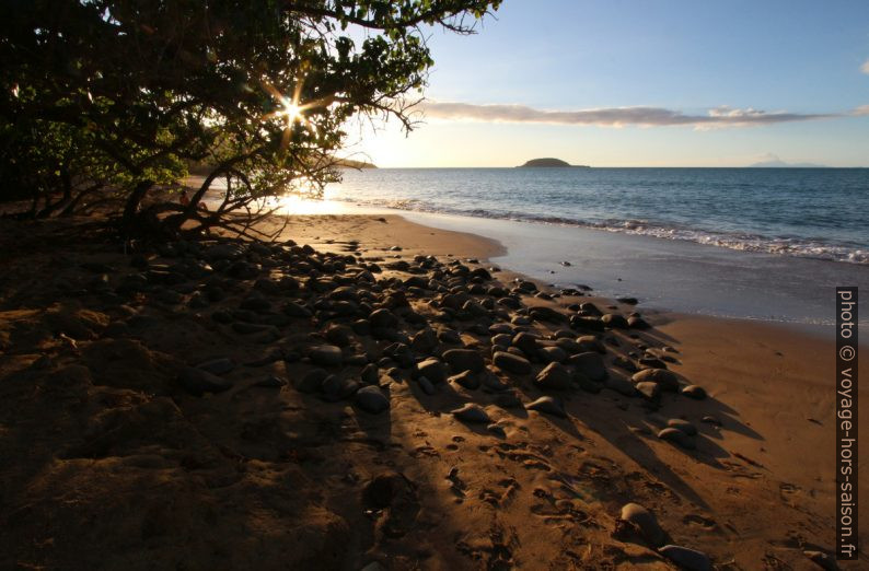 Pierres sur la Plage de Clugny. Photo © André M. Winter