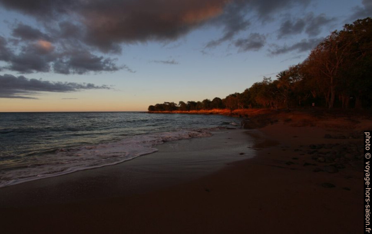 Pointe des Îles et l'Anse du Vieux Port. Photo © André M. Winter