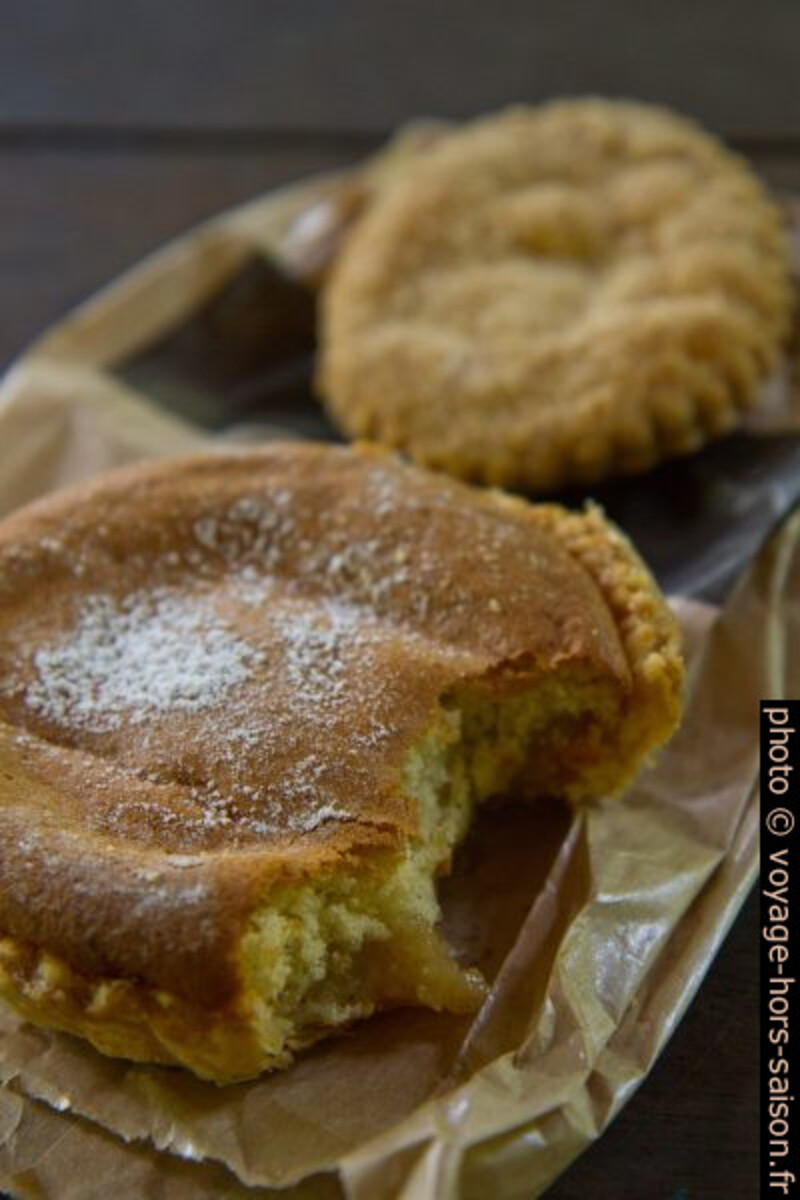 Tourment d'amour et un autre gâteau à la noix de coco. Photo © Alex Medwedeff
