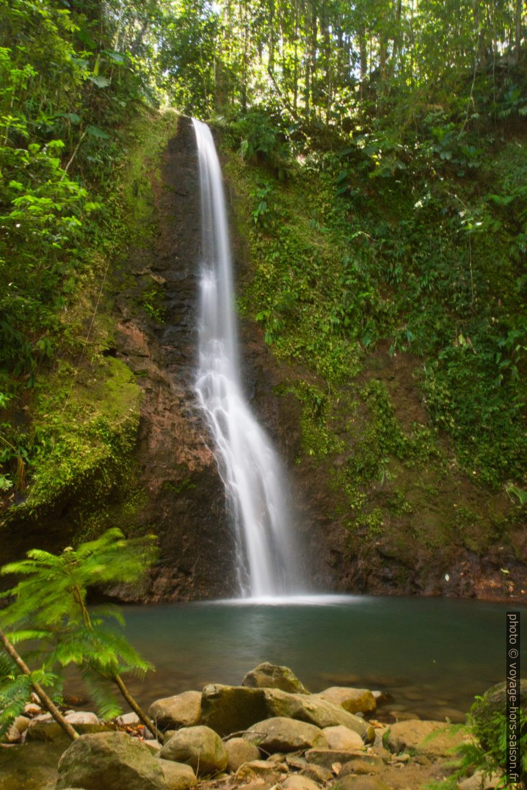 Lac et cascade de Bois Bananes en longue exposition. Photo © Alex Medwedeff