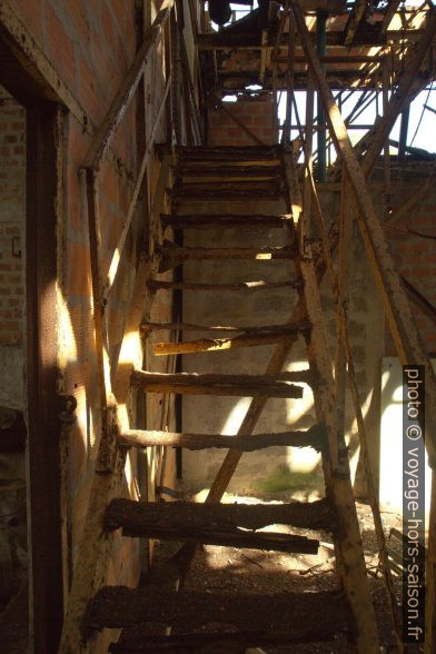 Escalier rouillé. Photo © Alex Medwedeff