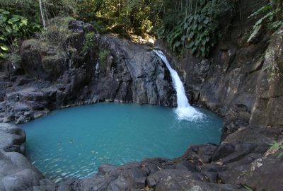 Saut d'Acomat et son lac. Photo © André M. Winter