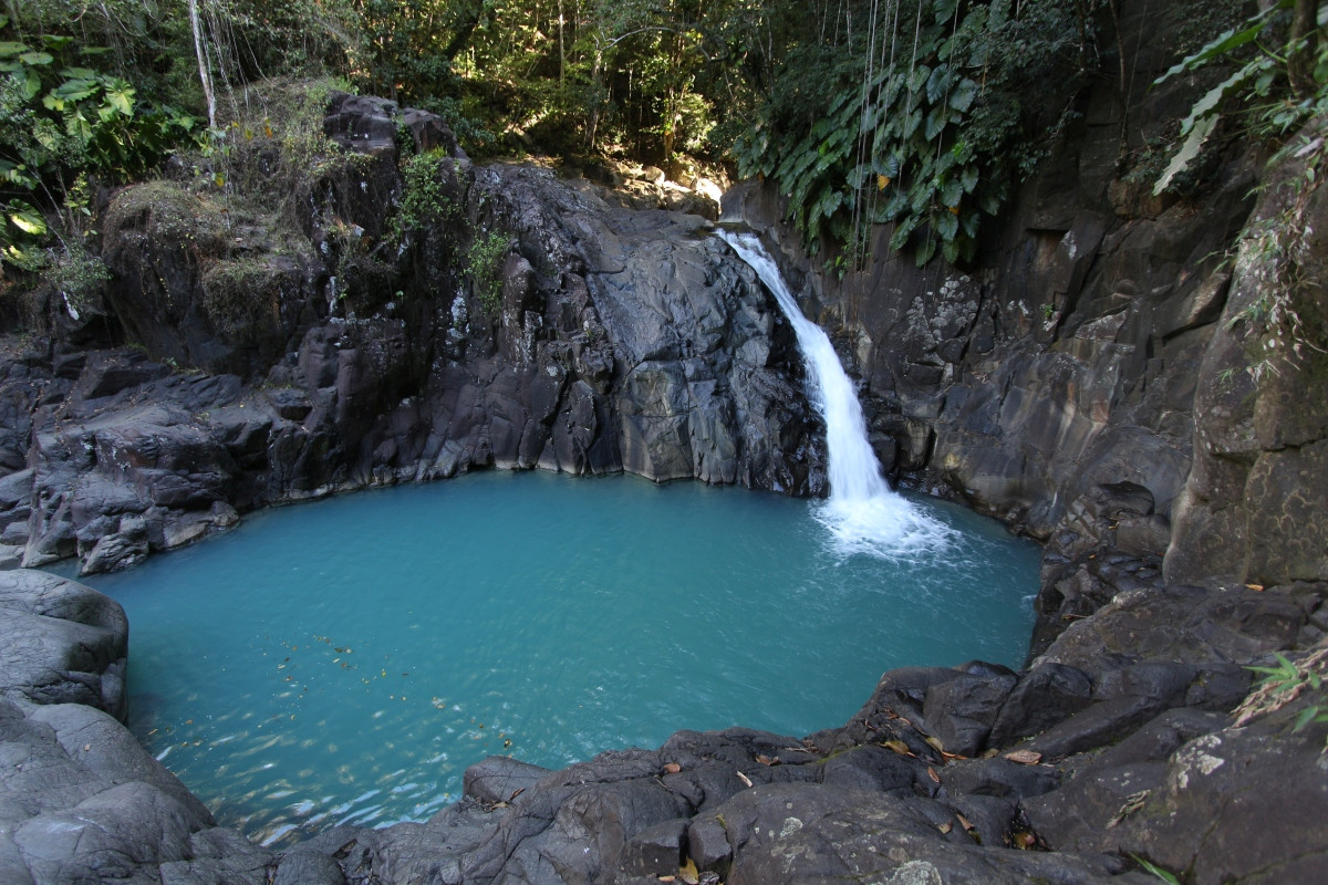 Saut d'Acomat et son lac. Photo © André M. Winter