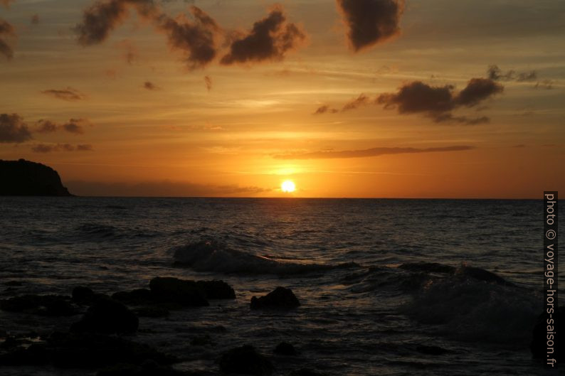 Gros Cap et le soleil qui se couche. Photo © Alex Medwedeff