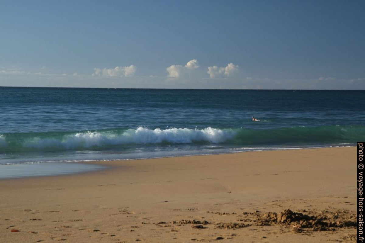 La mer à la Plage de la Perle. Photo © Alex Medwedeff