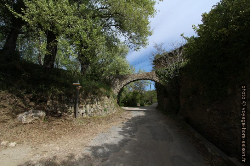 Arc d'un ancien aqueduc. Photo © André M. Winter