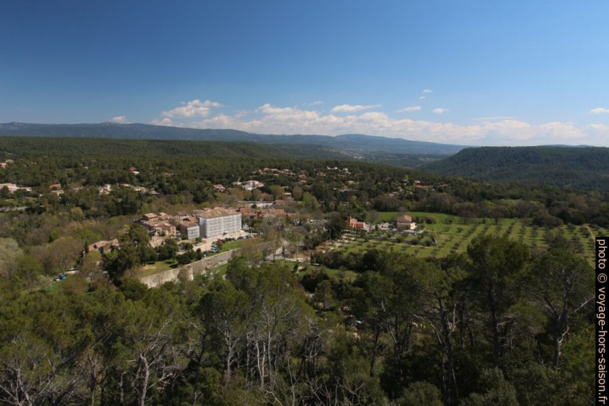 Village de Sillans vu de la Chapelle de St. Laurent. Photo © André M. Winter