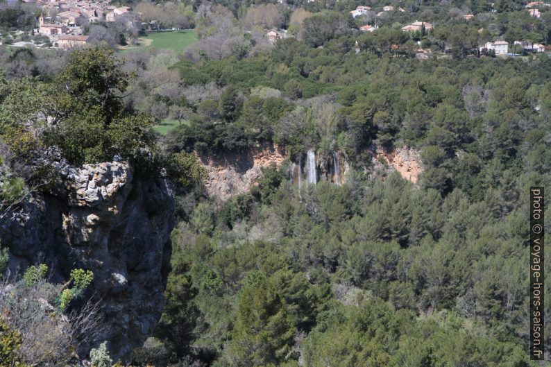 La cascade de Sillans vue de la Roque Bérard. Photo © Alex Medwedeff