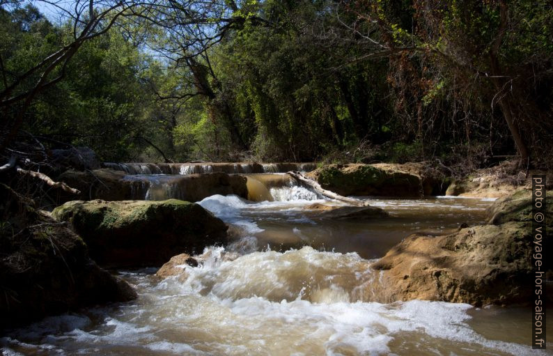 Petites cascades sur les vasques sur la Bresque. Photo © André M. Winter