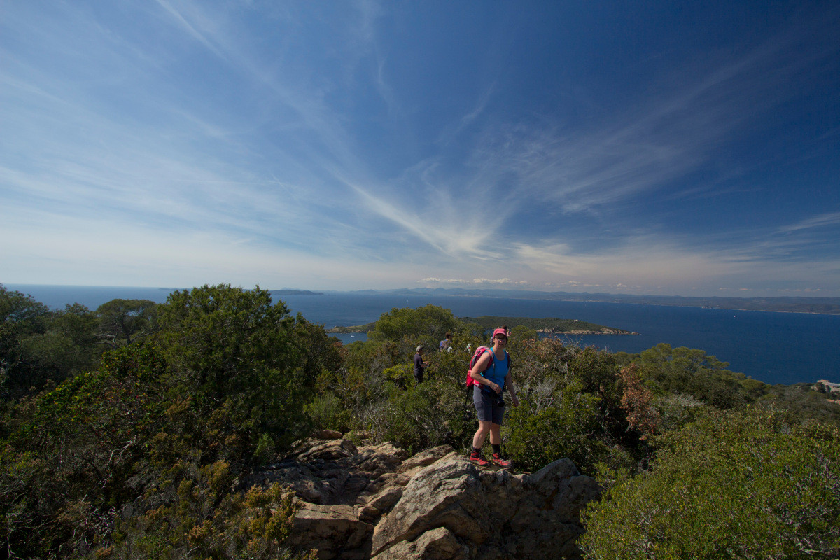 Vue des rochers du Mont Vinaigre vers l'ouest. Photo © André M. Winter