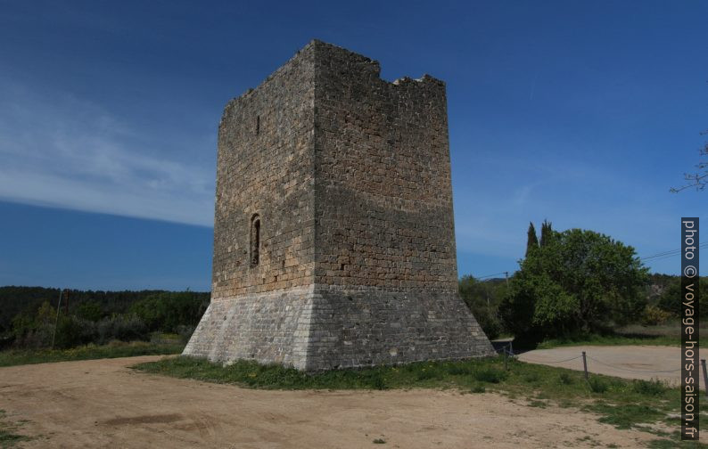 Tour ouest de Cotignac. Photo © André M. Winter