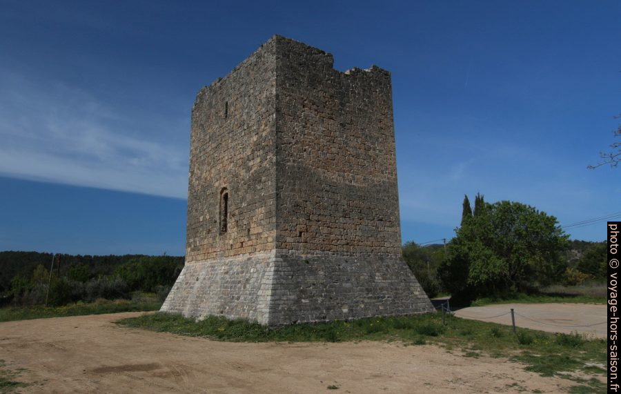 Tour ouest de Cotignac. Photo © André M. Winter