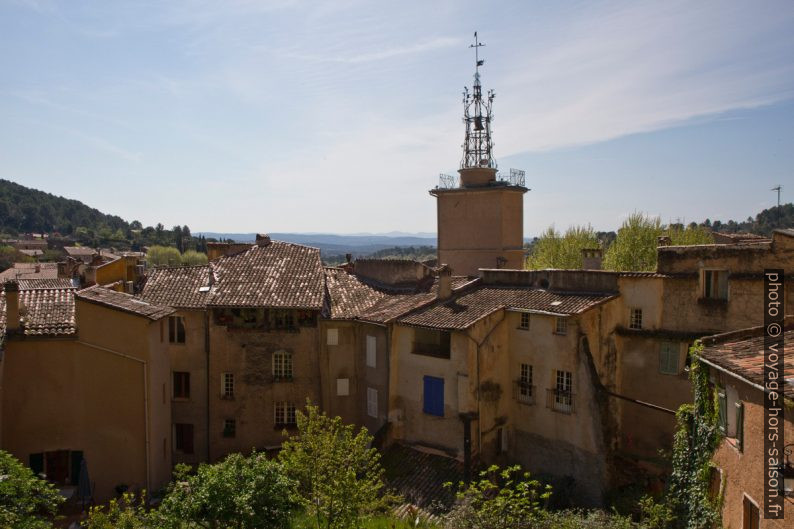 Beffroi avec campanile de Cotignac. Photo © Alex Medwedeff