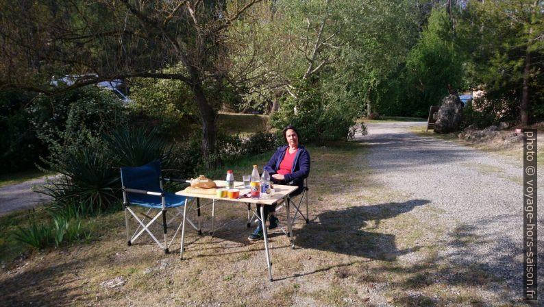 Petit déjeuner au soleil. Photo © André M. Winter