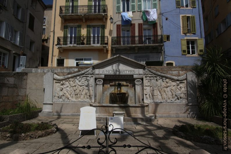 Fontaine du monument aux morts de Barjols. Photo © André M. Winter