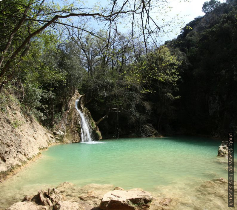 Cascade et lac du Gouffre aux Épines. Photo © André M. Winter