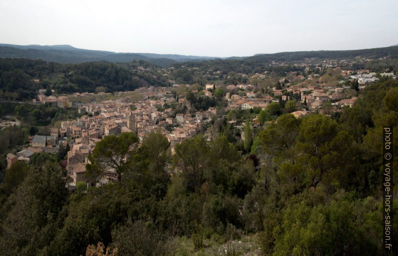 Barjols vu de la Croix du Castellas. Photo © André M. Winter