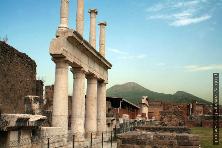Colonnes du Forum de Pompéi en 2006. Photo © André M. Winter