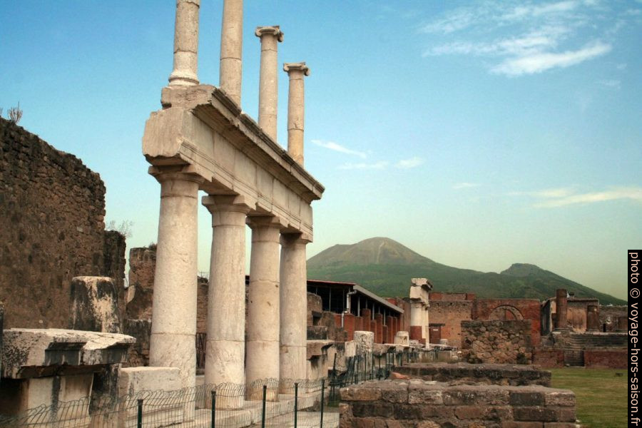 Colonnes du Forum de Pompéi en 2006. Photo © André M. Winter