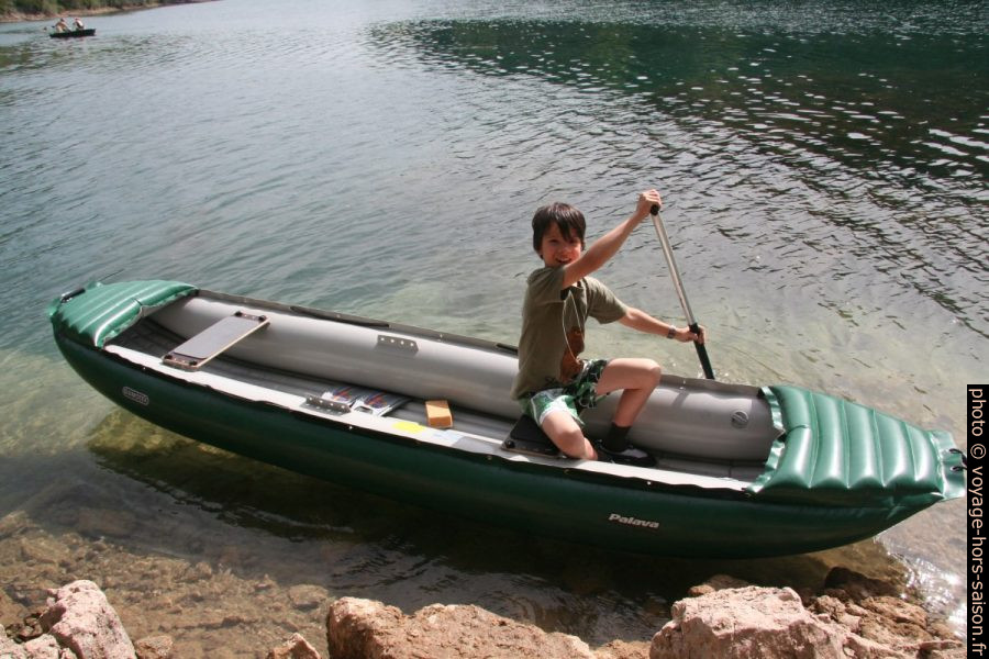 Nicolas en canoë dans les Basses Gorges du Verdon. Photo © André M. Winter