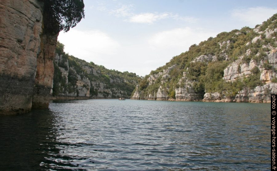 Vue en direction amont dans les Basses Gorges du Verdon à l'est de St-Laurent. Photo © André M. Winter