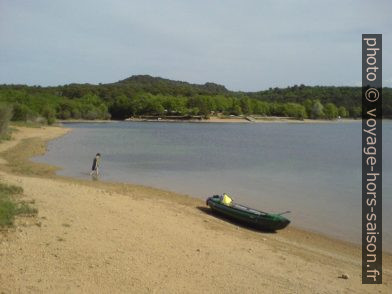 Pause au bord du lac. Photo © André M. Winter