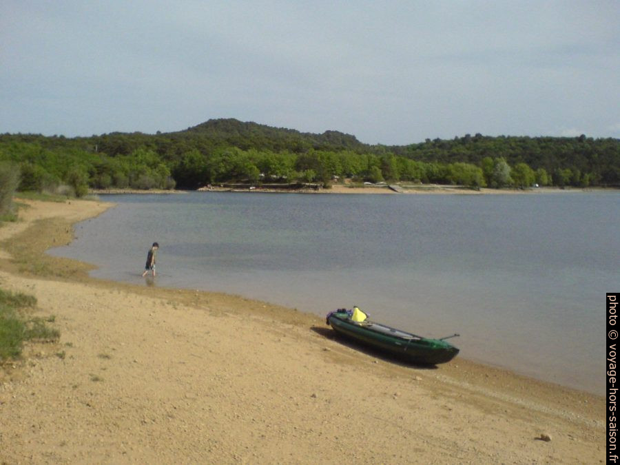 Pause au bord du lac. Photo © André M. Winter