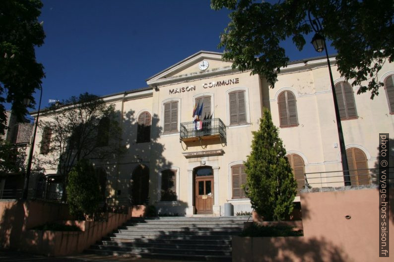 Maison commune de Montmeyan. Photo © André M. Winter