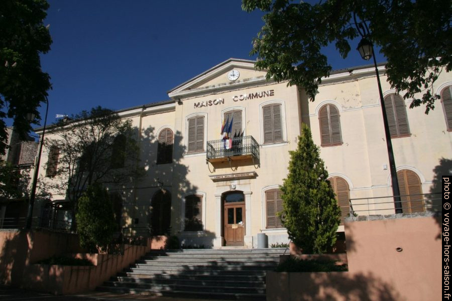 Maison commune de Montmeyan. Photo © André M. Winter