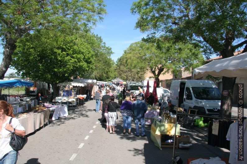 Le marché de Régusse. Photo © André M. Winter