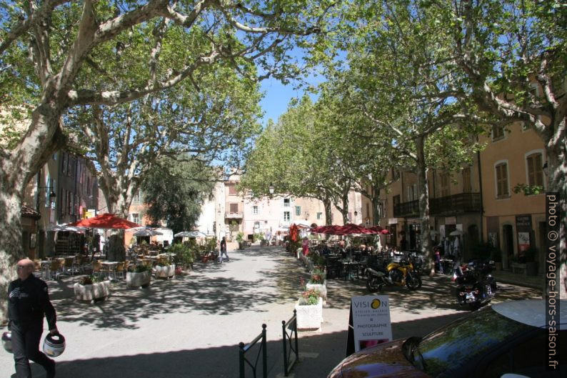 Place des Ormeaux à Tourtour. Photo © André M. Winter